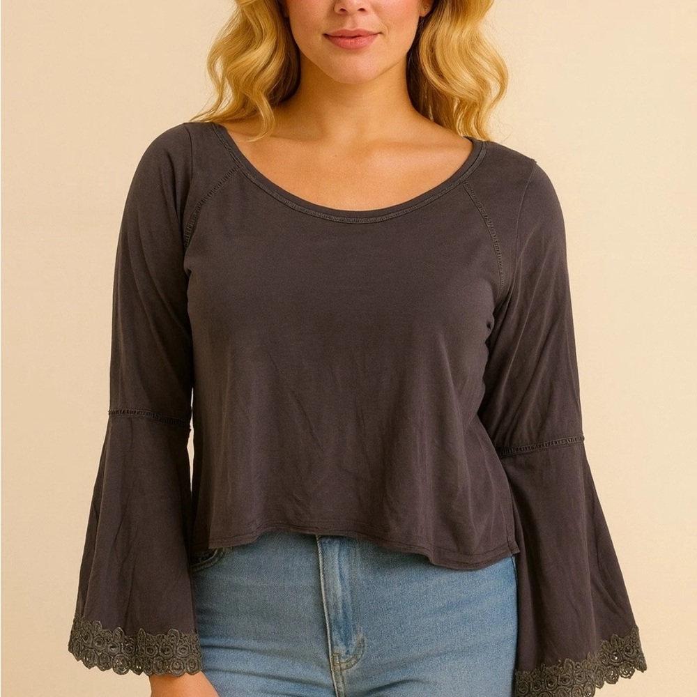 ‼️SOLD‼️ 267. NWOT! POL Gray Bohemian Crop W/Flowy Bell Sleeves & Lace Detail